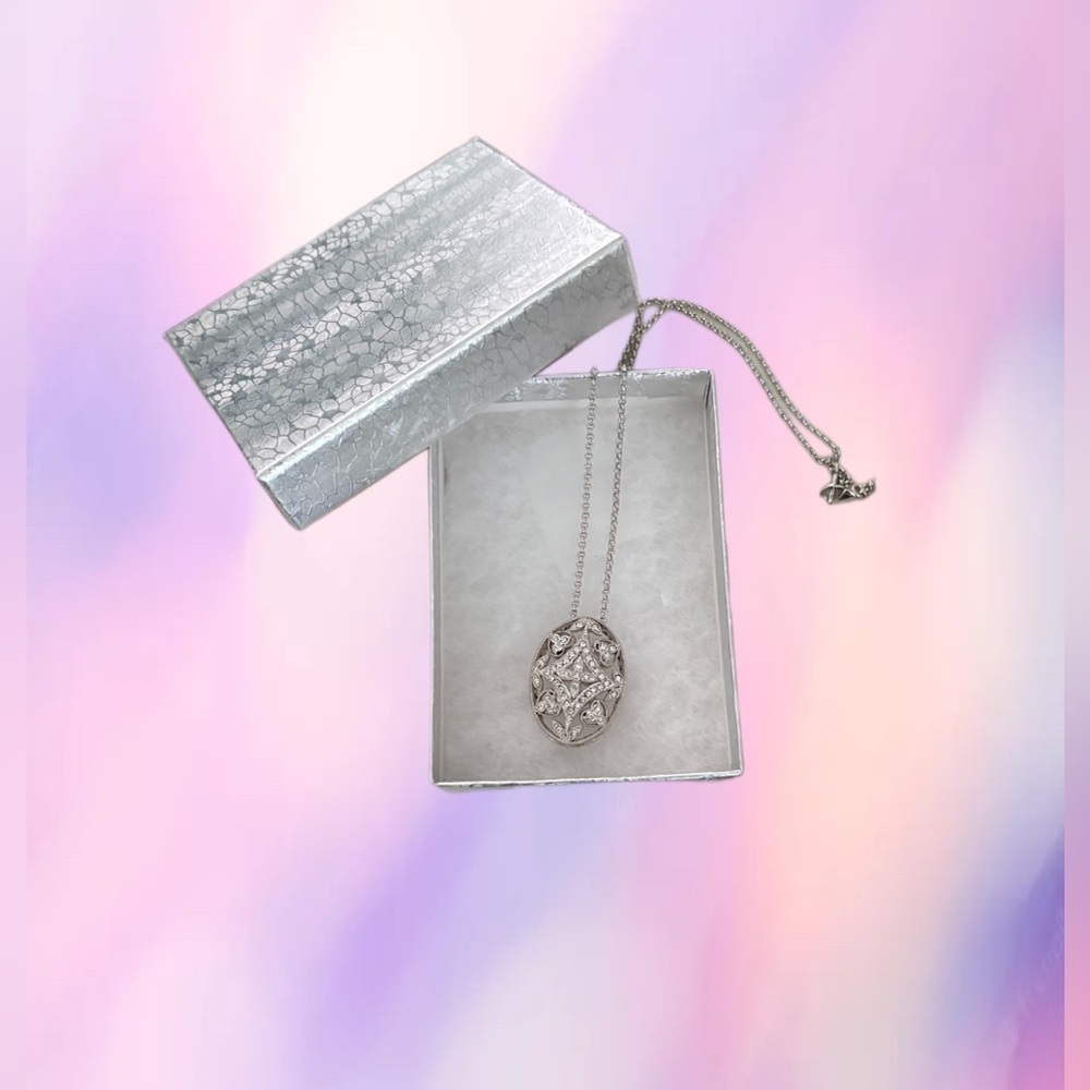 Vintage-Inspired Silver Pendant Necklace